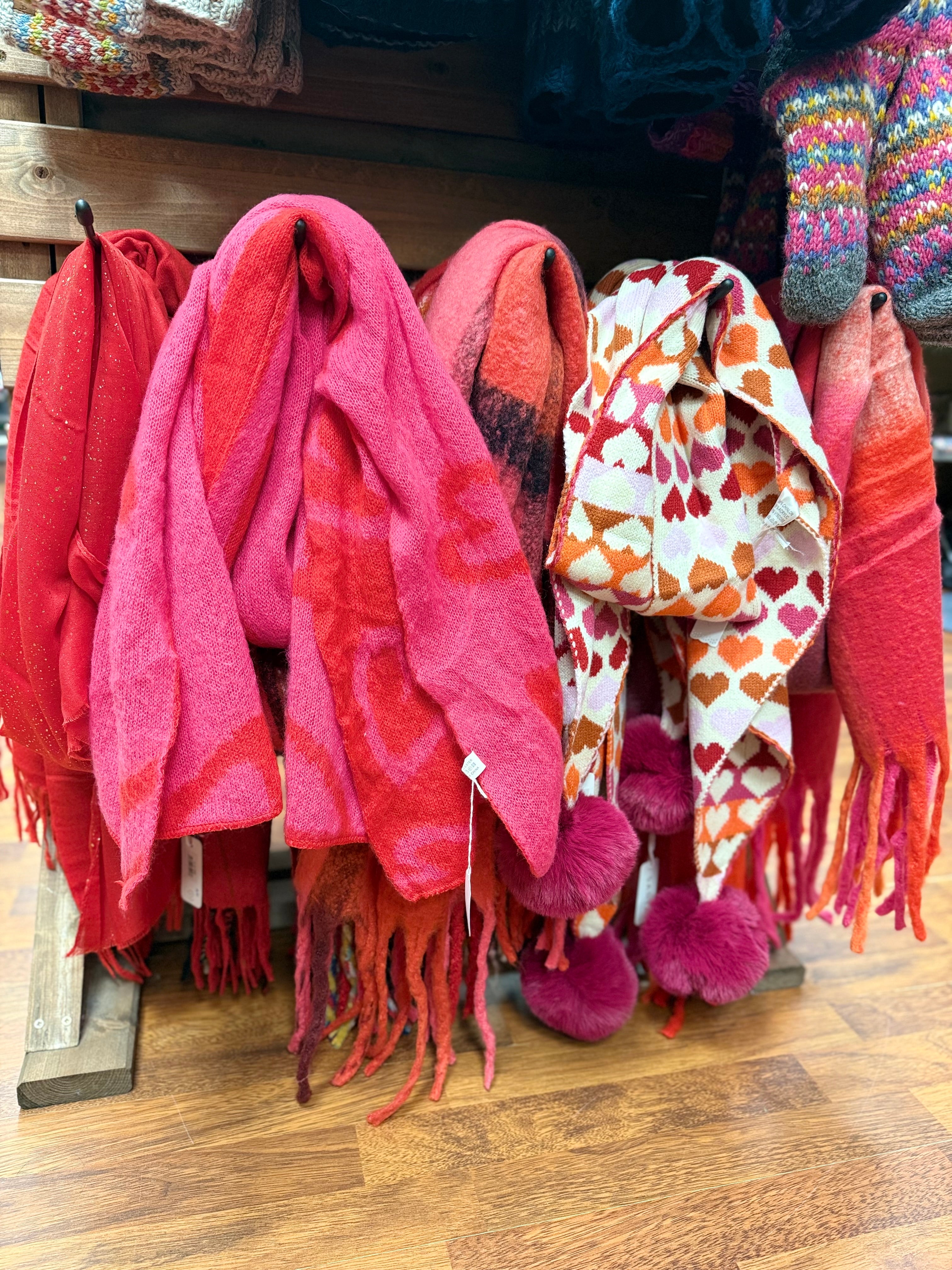 POM POM SCARF HEARTS PINK