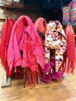 POM POM SCARF HEARTS PINK