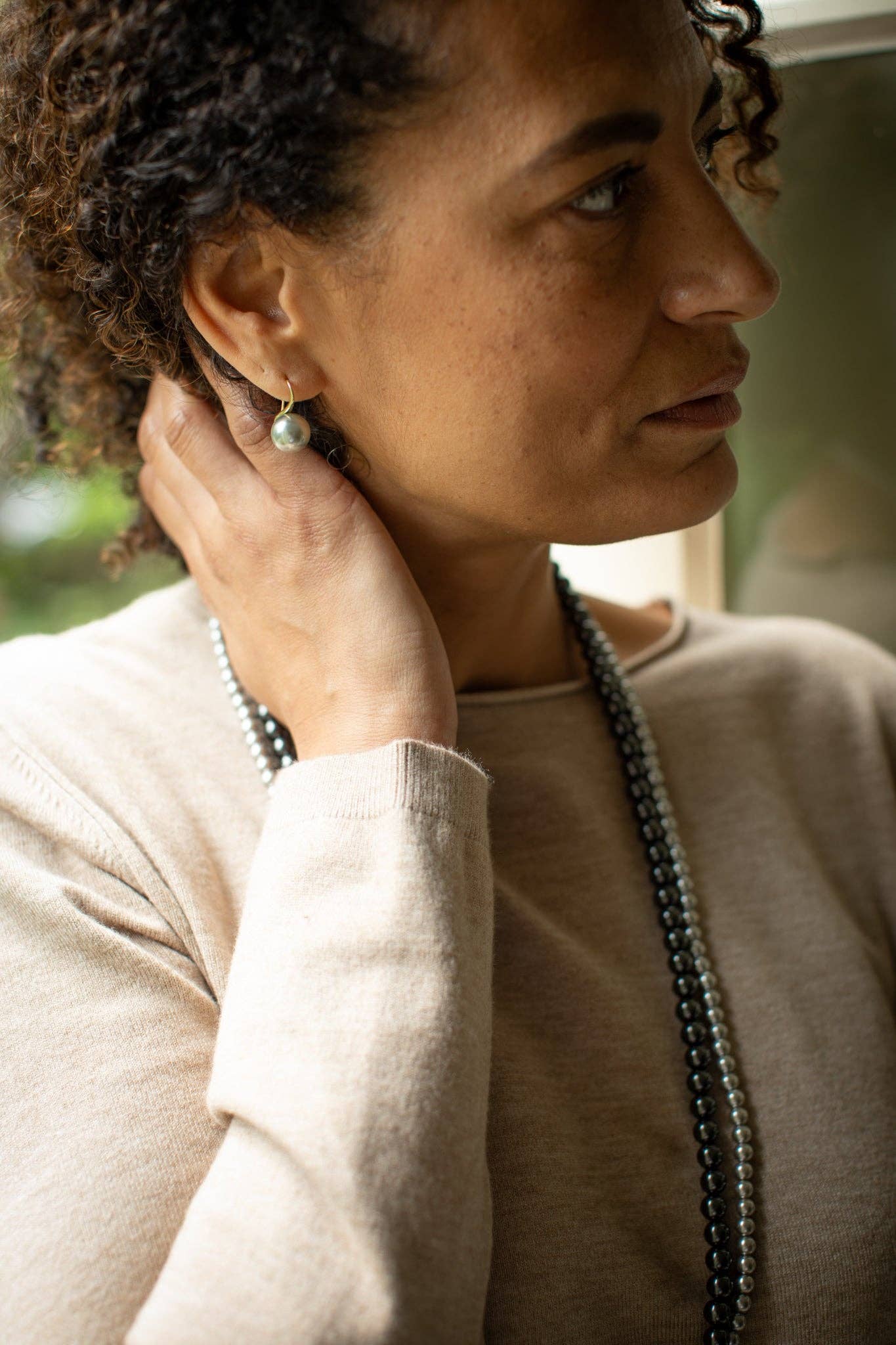 Cambridge Pull Through Ball Earrings | Pearl