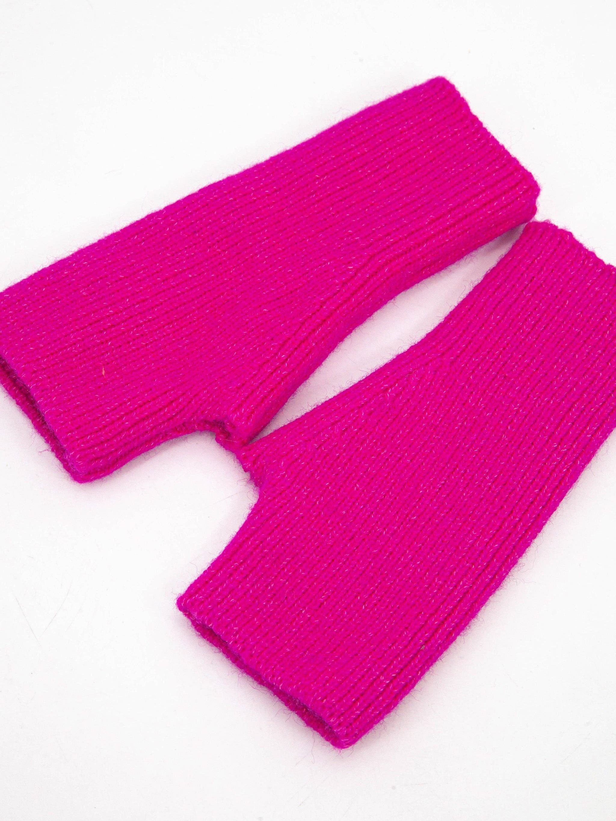 Dylan Wrist Warmers - Fuchsia, Knitted: One-size