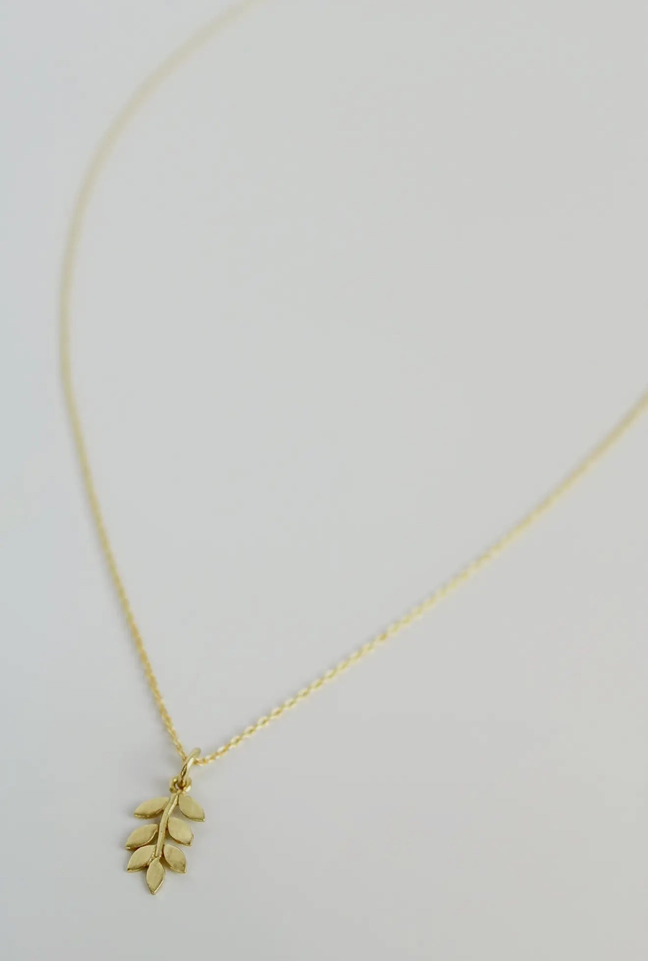 Dainty Leaf Necklace