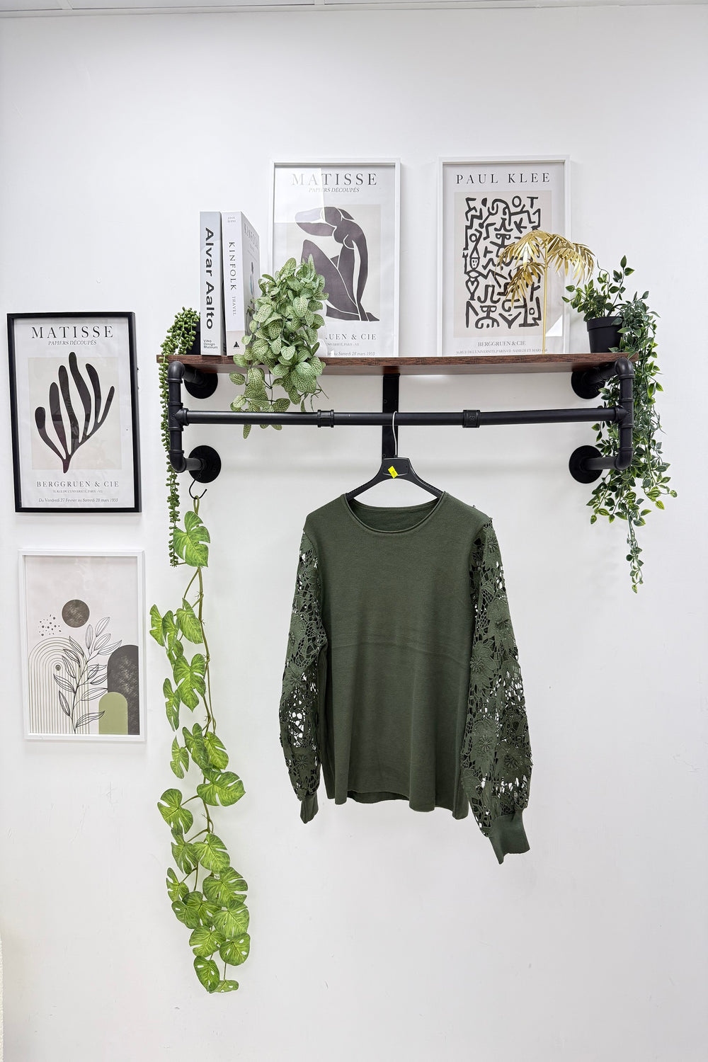 FLORAL LACE SLEEVE JUMPER