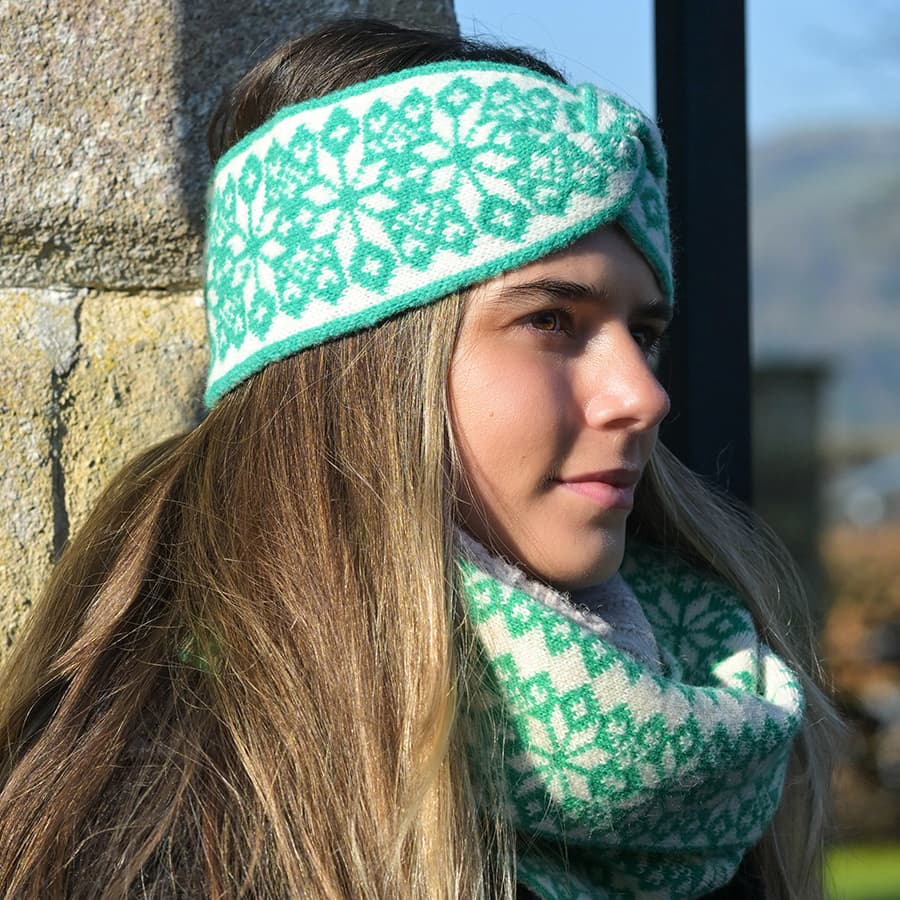 Green and cream mix starflower knit headband