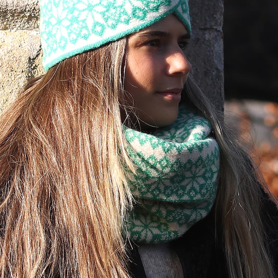 Green and cream scandi starflower snood