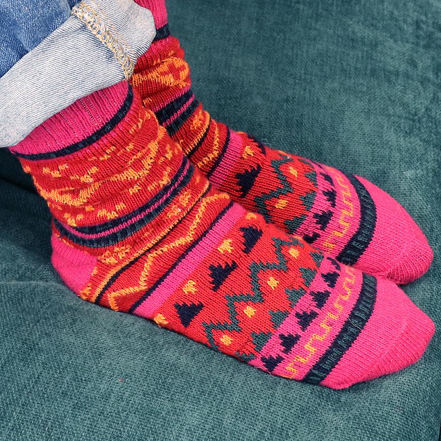 Red mix nordic knit socks