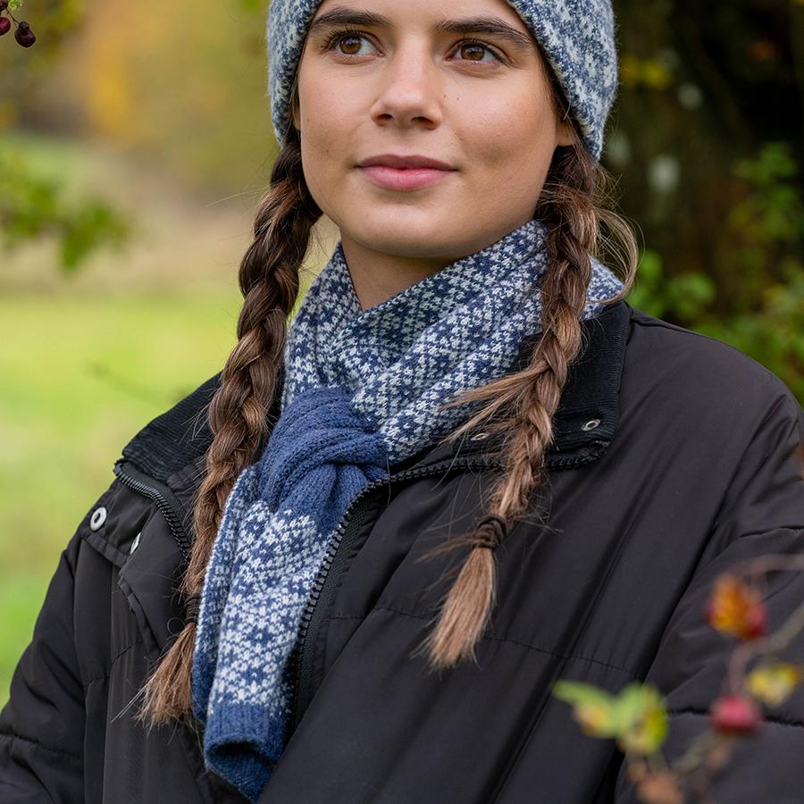 Navy and white scandi flower pull through scarf