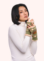 Highland Cow Fluffy-Lined Wrist Warmers – Moss