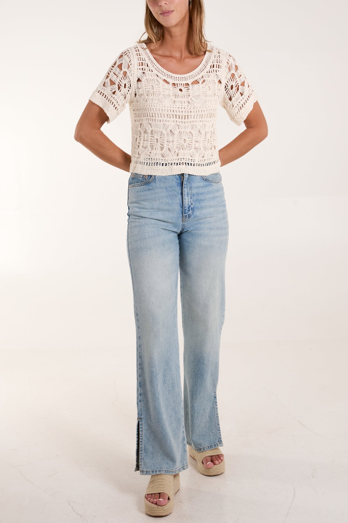 CROCHET CROPPED ROUND NECK TOP